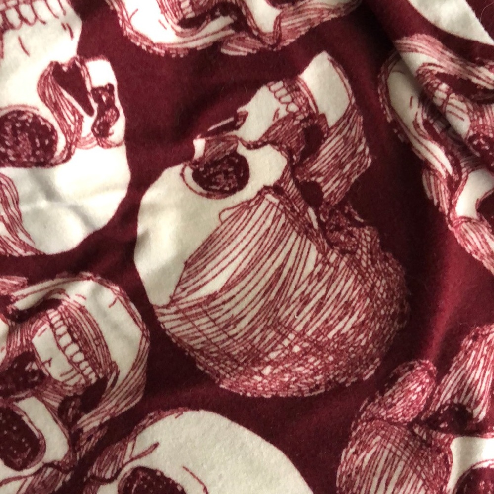 Lularoe Maroon skull leggings